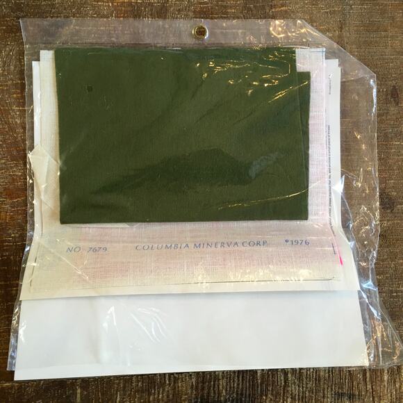 Columbia Minerva Crewel Idea Kit Chessie Door Sign 7x5 Sleepy Cat COMPLETE 1970s - Picture 2 of 3